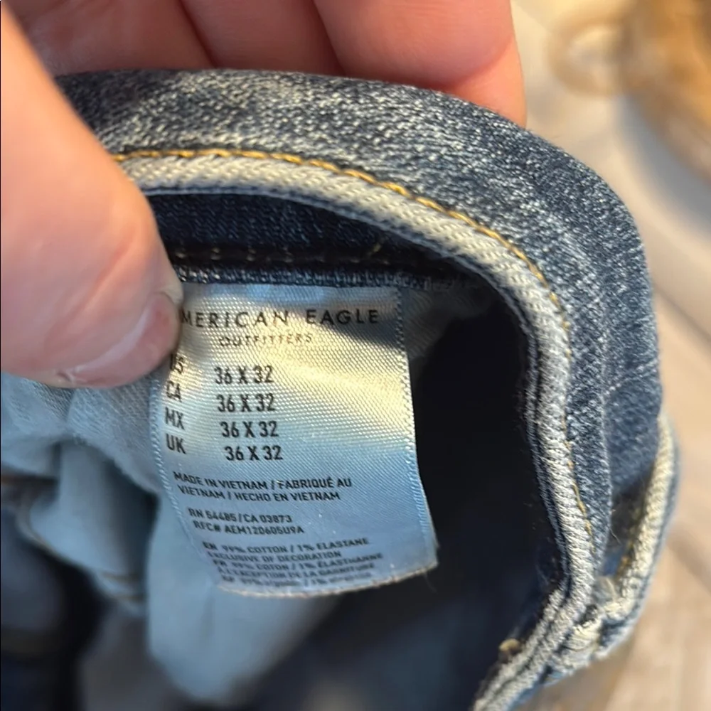 American Eagle Outfitters Relaxed Fit Jeans - Distressed Blue - Picture 3 of 3